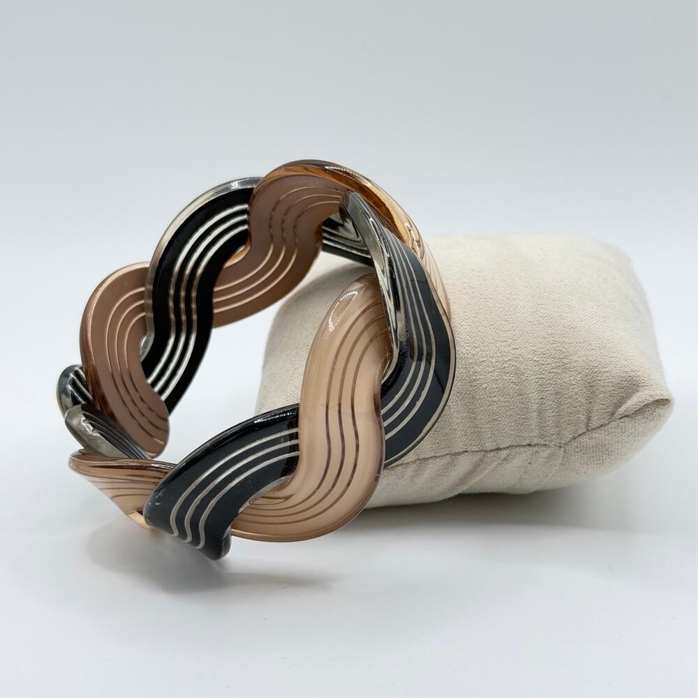 Wavy Patterned Cuff Bracelet – Neutral Modern Design (Size M)